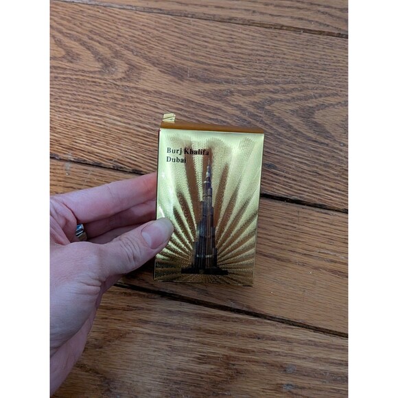 Golden Dubai Burj Khalifa Playing Cards Set Of 52 + 2 Jokers Super Shiny Luxury - Picture 3 of 3